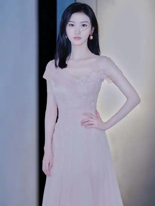 景甜樱花粉长裙#好美!景甜出席活动造. 来自娱闻日日更 - 微博