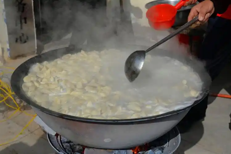 大锅煮饺子就是好吃