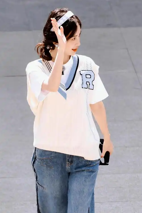 angelababy超话7715#杨颖奔跑吧双丸子头造型#220924 奔跑吧路透