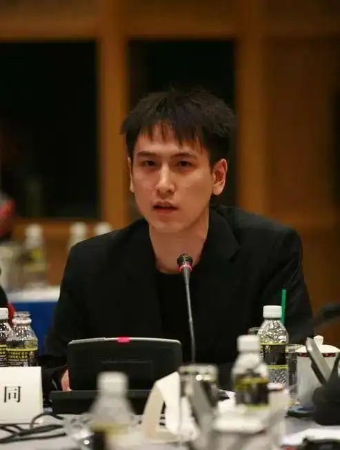 别看王思聪了这位高颜值富二代才是真国民老公