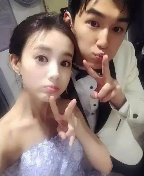 杨旭文李一桐在一起了吗杨旭文李一桐有吻戏吗牵手照秀恩爱