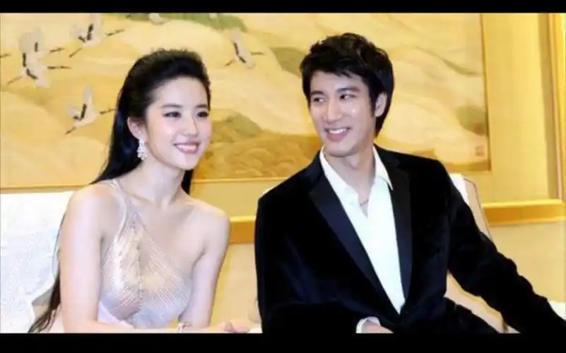 王力宏 刘亦菲 恋爱通告 主题曲 你不知道的事 现场版_哔哩哔哩_bili