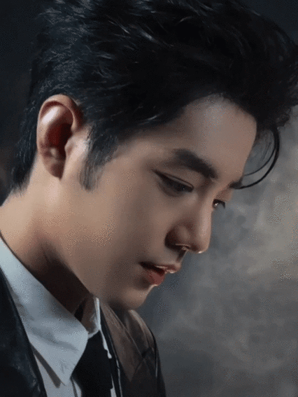 肖战13张动图##分享肖战藏大人的幕后温度