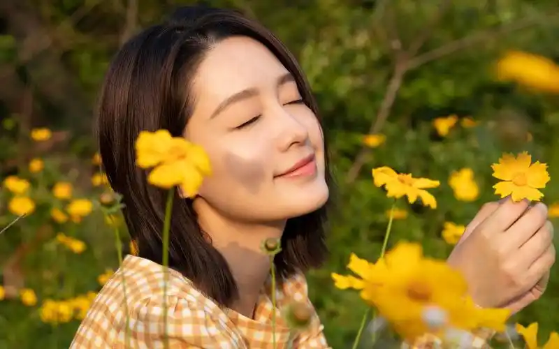 李沁黄色格子衫壁纸58