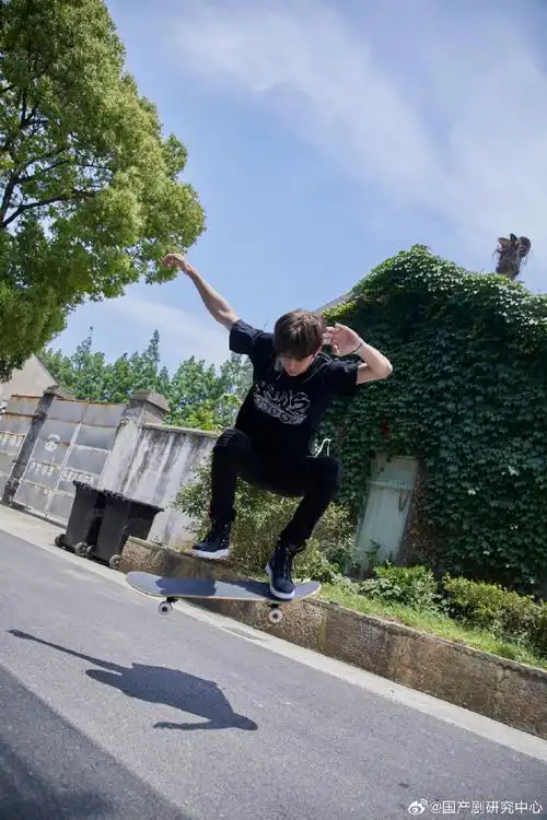 王一博体重只有125斤#天呐,王一博183的身高体重只有125斤,也太柿了