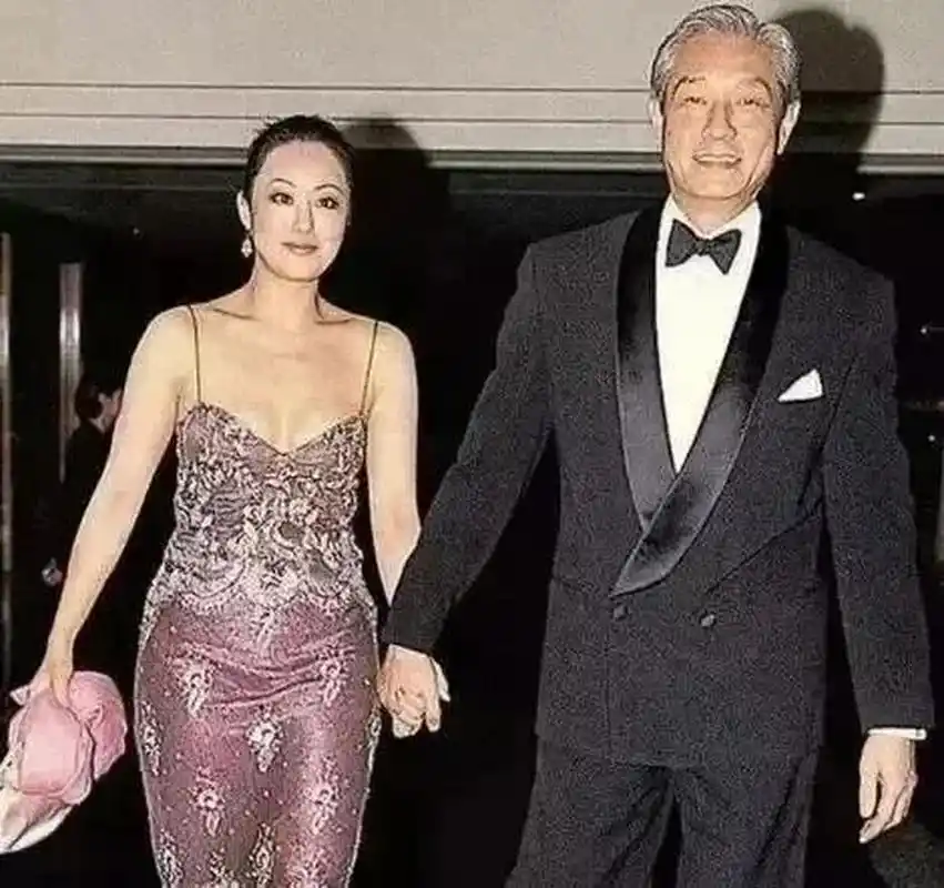 有着"桃色女王"之称的章小蕙,年轻时真像一颗娇艳欲