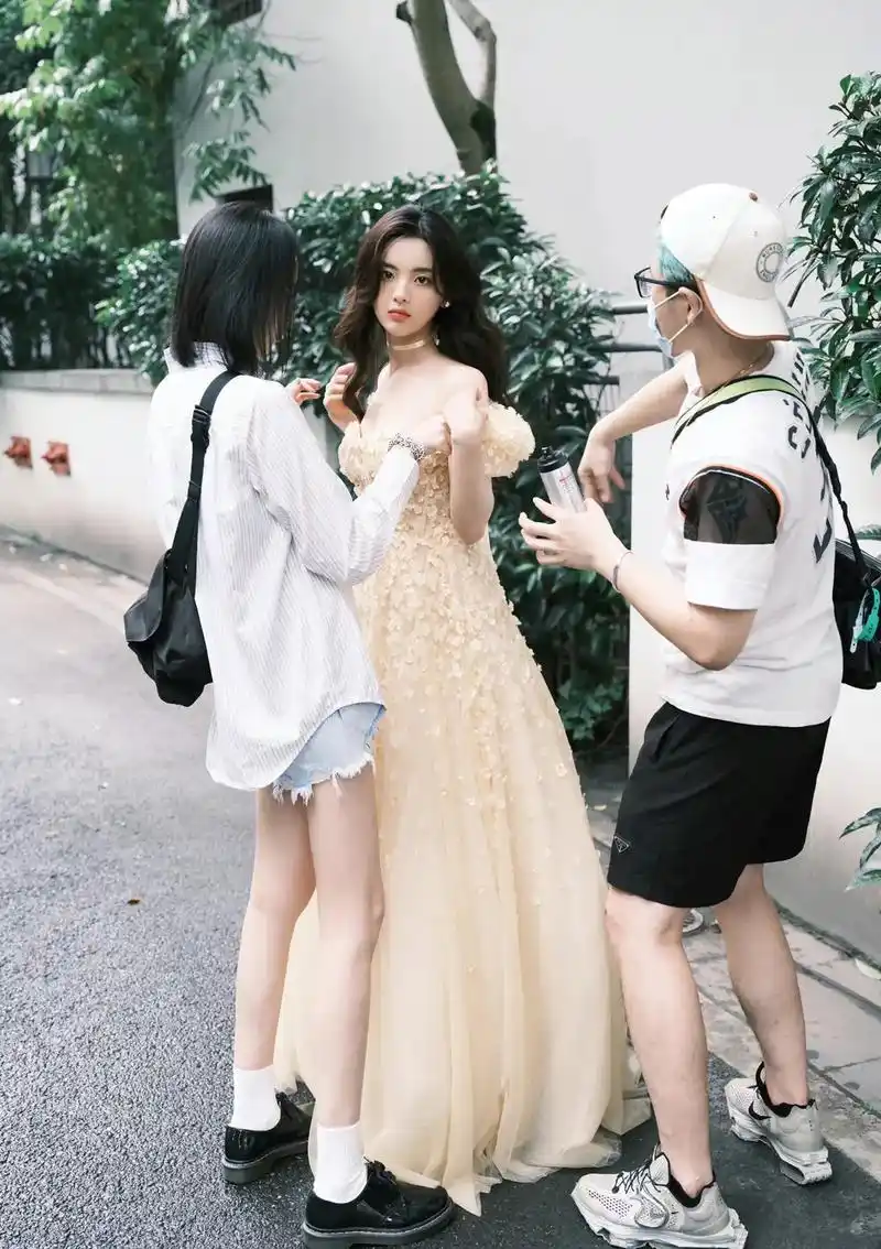 杨超越 公主裙也太漂亮了06我感恩 我感谢 我感激 能见到 - 抖音