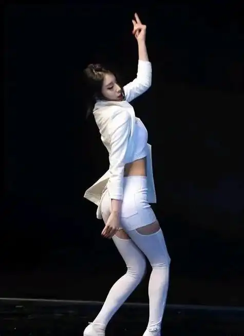 韩国女星朴智妍,观看老公比赛,当年的她堪称南韩腿神