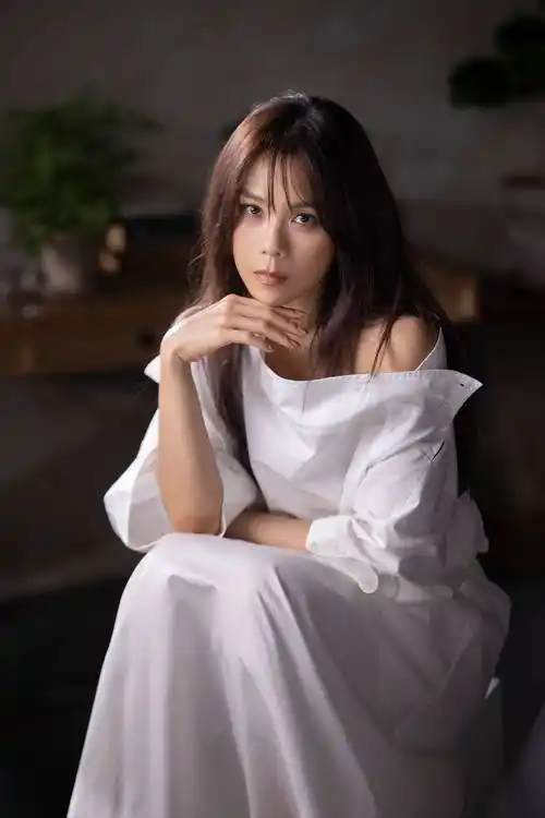 p>《出走》是由 a target="_blank" href="/item/蔡健雅/4407299"