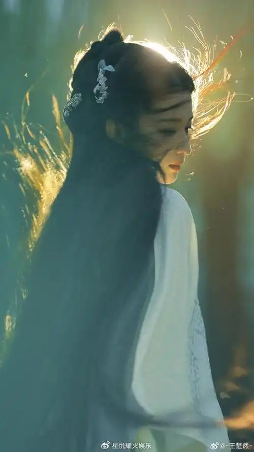 【王楚然古风大片曝光:侠女英姿,冷毅飒爽,仙侠风范尽显】