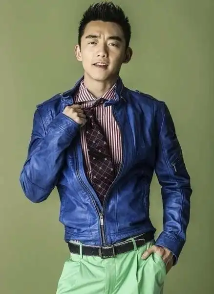 肌肉男:郑恺帅气生活写真照-小虾米