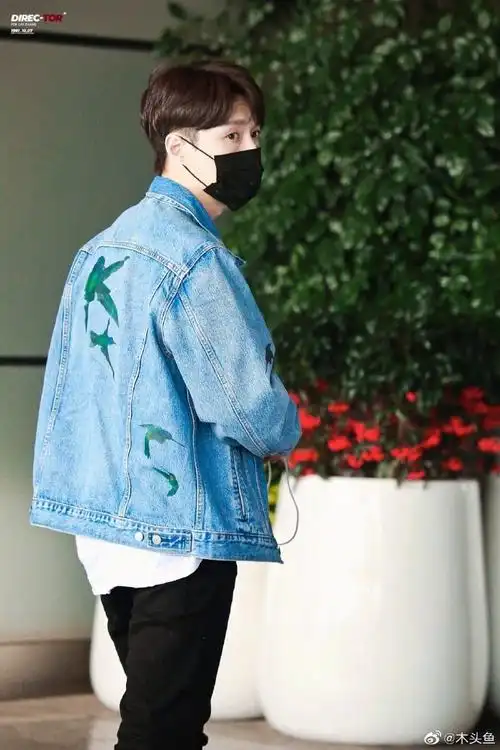 张艺兴蓝色牛仔外套清新帅气顺毛小绵羊,温柔又元气的蓝朋友|小绵羊|