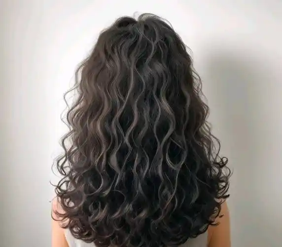 冬天发型不论怎么烫,最美还是羊毛卷全头烫,蓬松瘦脸还保暖_头发_卷发