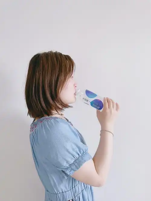 美美的喝水,素颜都被夸皮肤好!