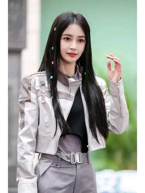 杨颖的精致妆容,仿佛18岁的少女