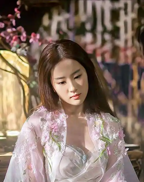 揭秘刘亦菲的神仙美颜,杨洋的油腻无法挽救,这部大片成笑话?