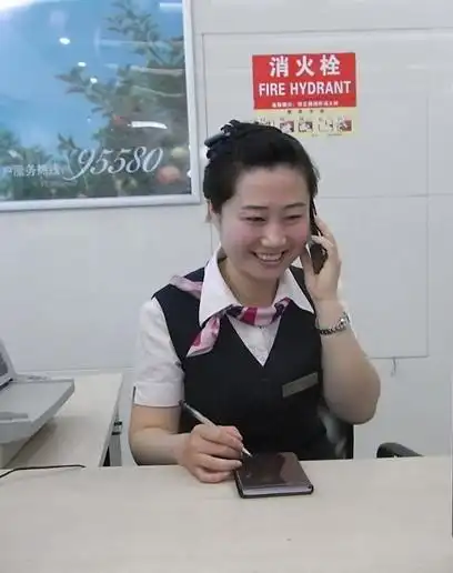 银行大堂经理的一天始于微笑止于服务图