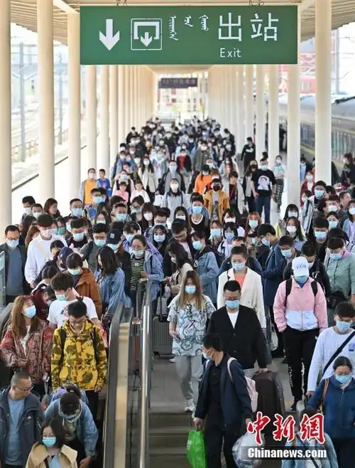 "五一"假期尾声 铁路迎来返程客流高峰