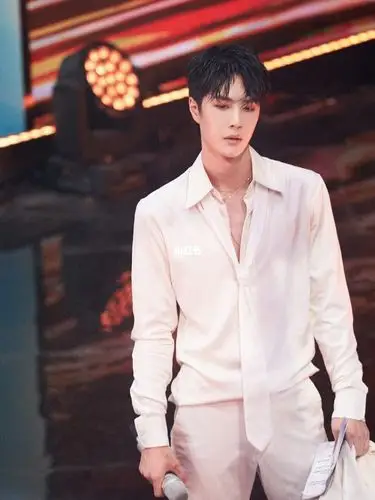 王一博双11盛典穿搭7515白西装跳舞好欲7515_穿搭_西服_跳舞