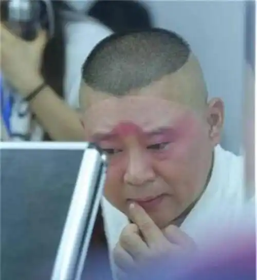 原创郭德纲究竟多优秀从岳云鹏妻子发文可以看出一张照片让人泪奔