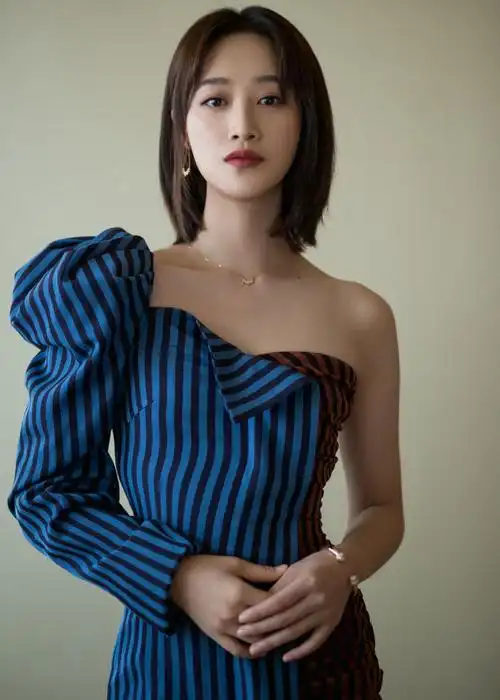 死磕法条变身律政俏佳人专访蓝盈莹我希望自己是一个斜杠青年