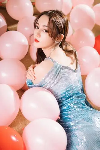 迪丽热巴变身蓝色美人鱼,走性感路线,太绝了