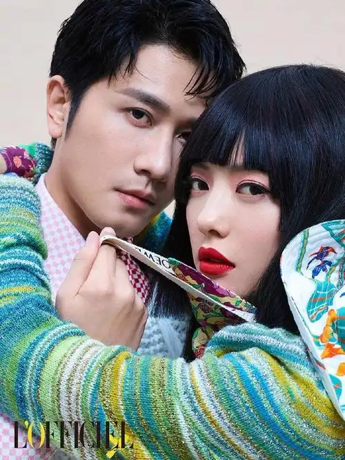 甜蜜的售后蔡文静彭冠英合体拍写真