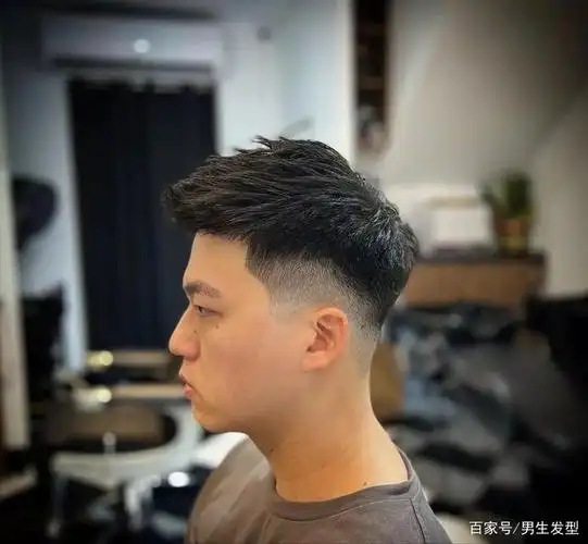 男生别只会剪"寸头",夏天试试这3款发型,更显潮流帅气
