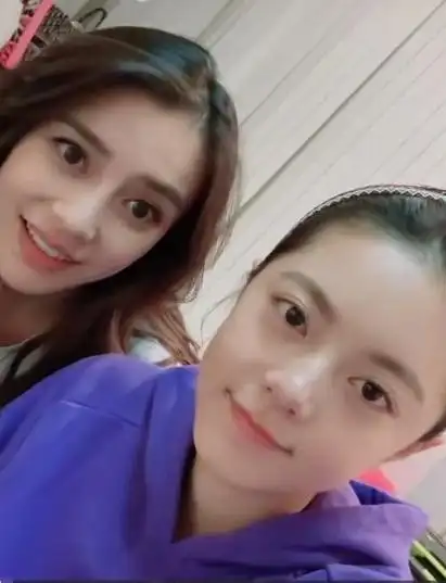 赵今麦与baby一起素颜出镜她是否做过整容大家一目了然