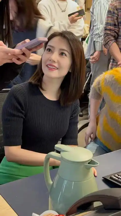 终于理解为什么高圆圆总被围观生图下的她美得不讲道理