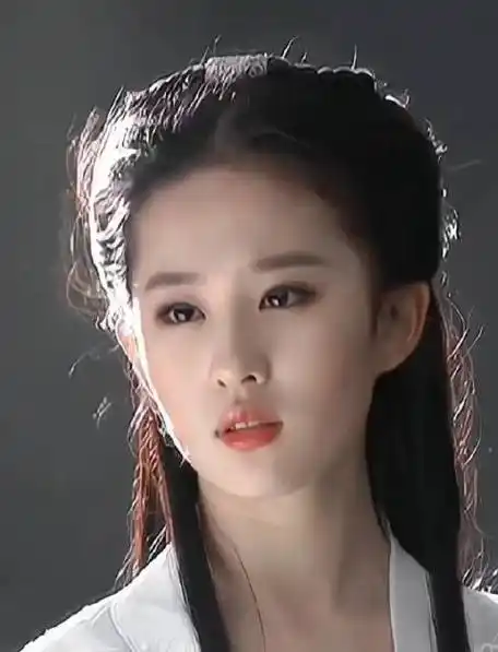 16岁刘亦菲旧照