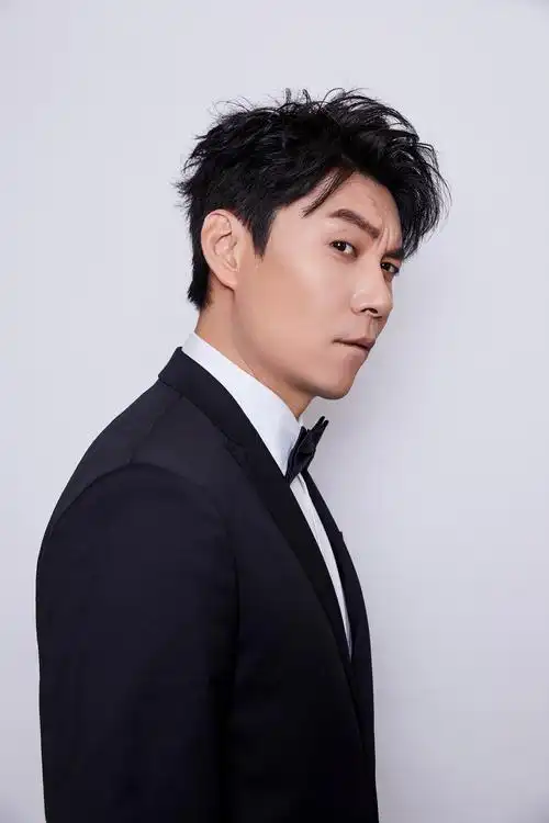 p>艾伦,4月10日出生于北京市,中国内地影视男演员,毕业于 a target="