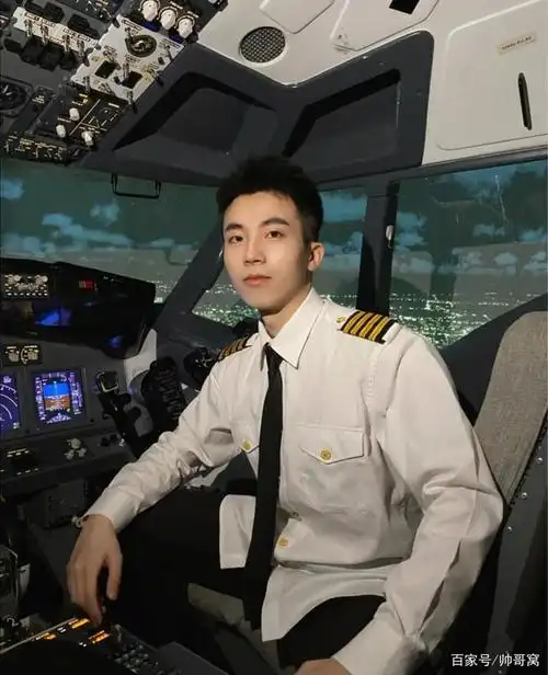 青春活力,阳光有气质的00后空少,184大长腿男生,网友:太帅了