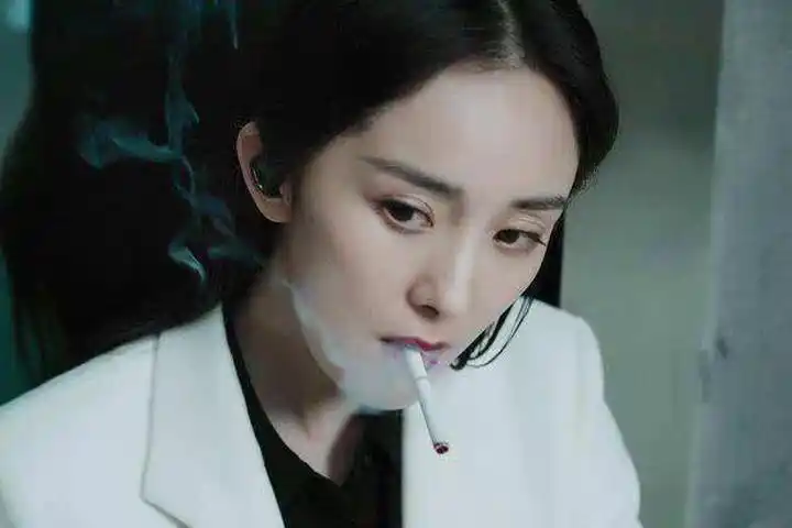 导演宋祖德赞孙俪演技,作家刘信达批孙俪抽烟,两兄弟起内讧?