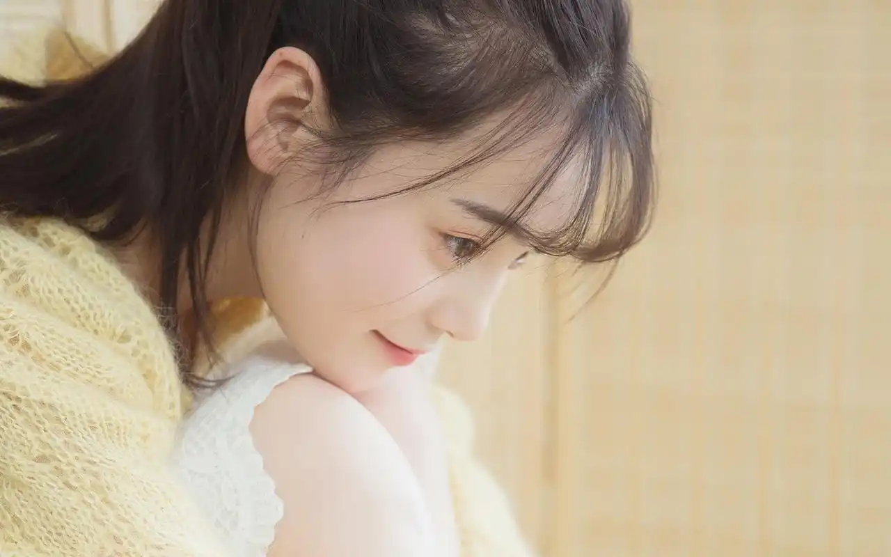 日系清纯美女居家唯美文艺写真图片桌面壁纸