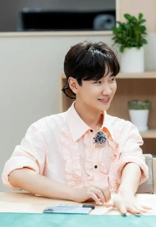 娱乐圈的捧高踩低,人情冷暖,在歌手汪苏泷身上体现得淋漓尽致