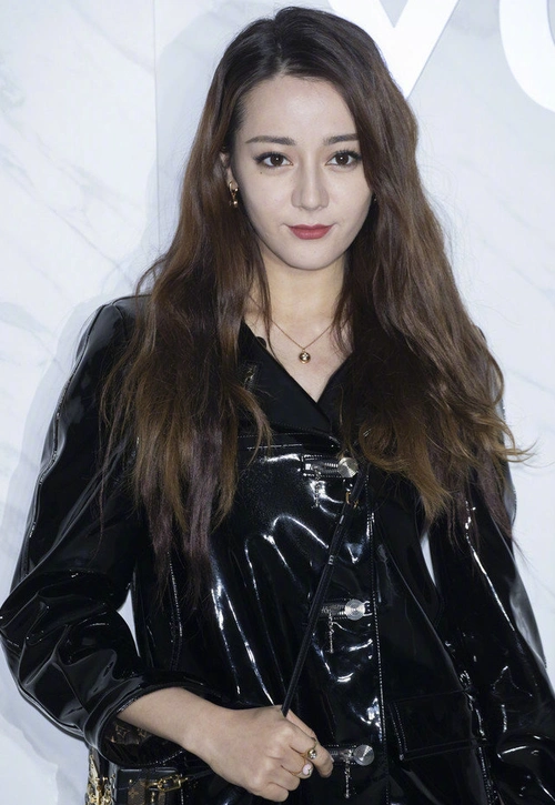 迪丽热巴究竟是何仙女生图状态下皮肤好惊艳太有气场了