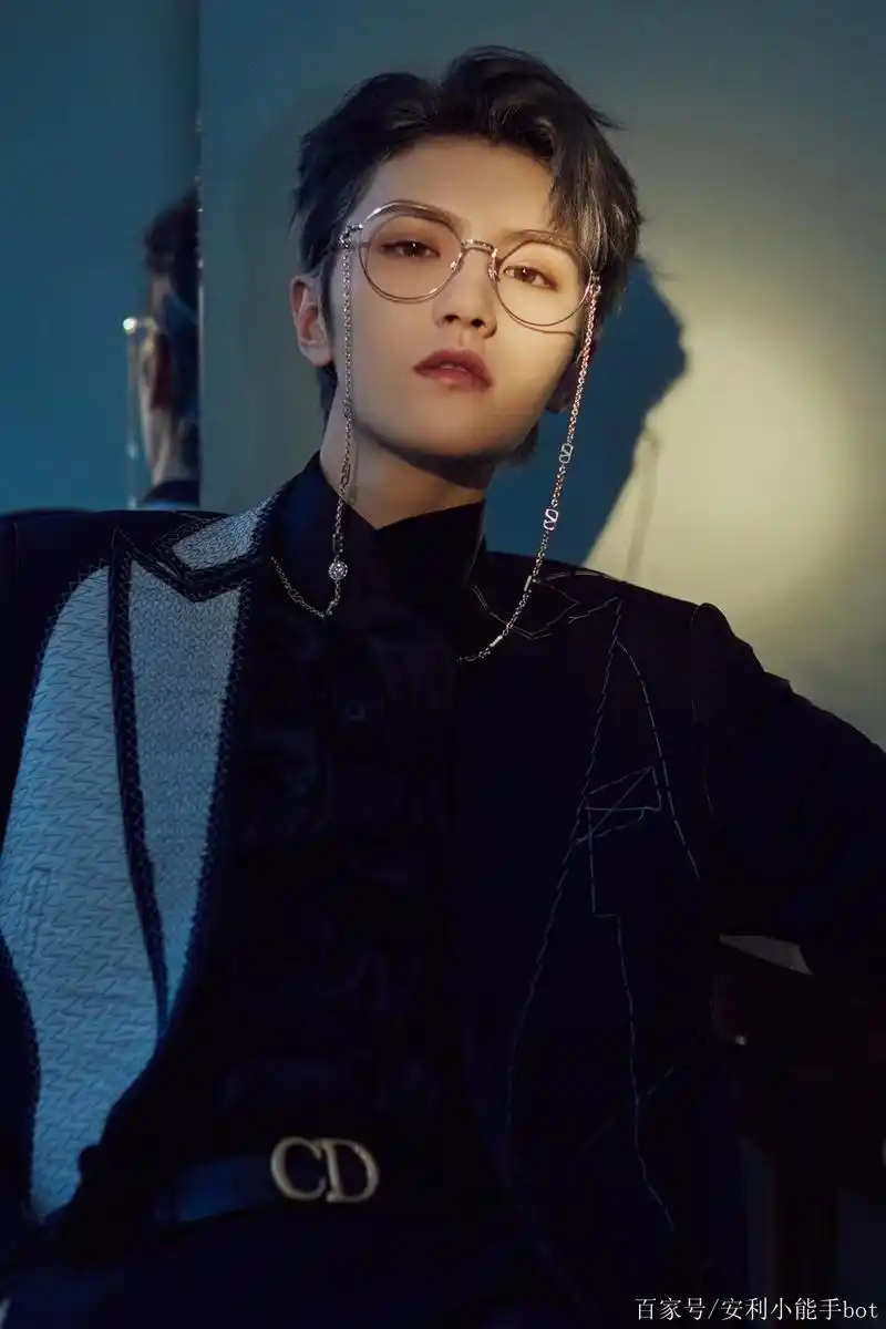 灵超最新宣传图-自由率真,镜头内外皆是光芒