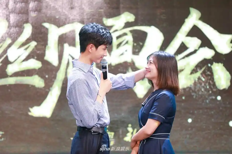 组图张云龙赞关晓彤演技成熟避谈与王一菲绯闻