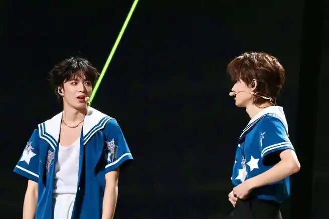 宋亚轩刘耀文合唱对视