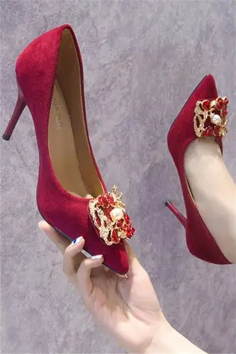 酒红色婚鞋女20新款细跟新娘鞋秀禾鞋网红喜扣中式红色高跟鞋