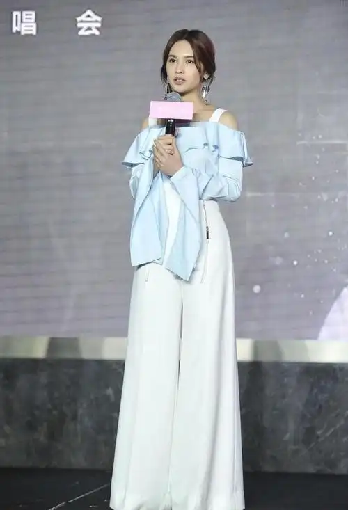 在娱乐圈中,穿衣搭配一直是女性明星们的必备技能.