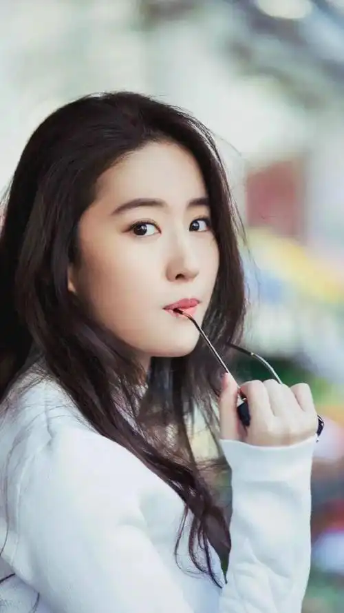 珠圆玉润美女刘亦菲为何名花仍无主