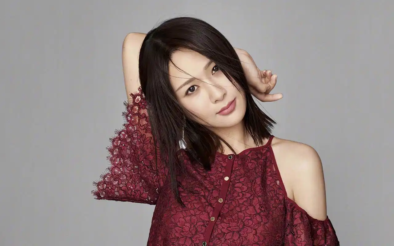 杨紫最新时尚杂志魅力写真高清桌面壁纸