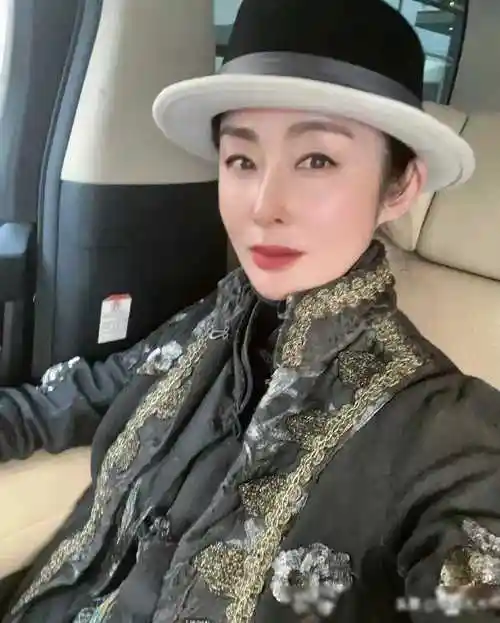 56岁张敏近照曝光,暴瘦至70斤引担忧_生活习惯_人们