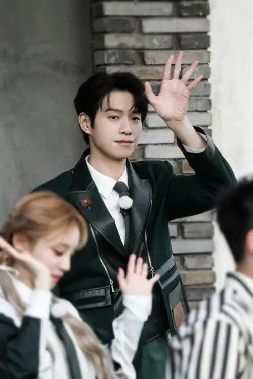 魏大勋一眼认出李叔同印章#综艺之神不是说说而已啦,双商在线,帅朴种