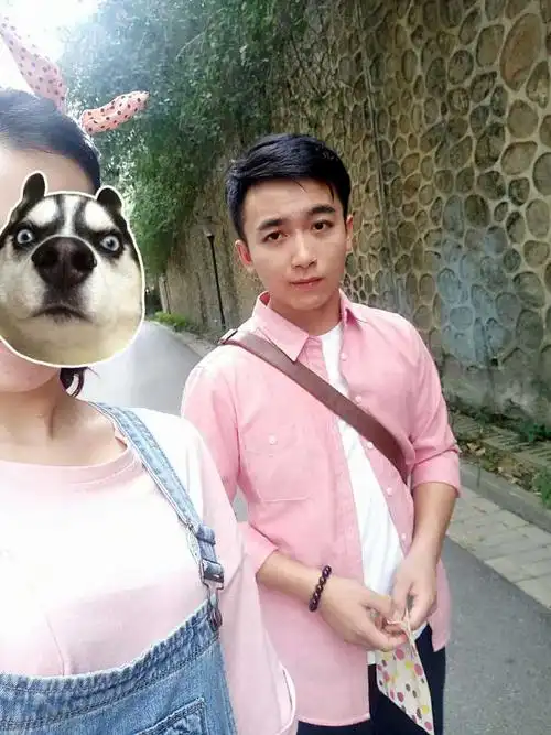 我165cm他170cm 但是站在一起都说我看起来比他高哈哈哈哈哈哈哈哈哈