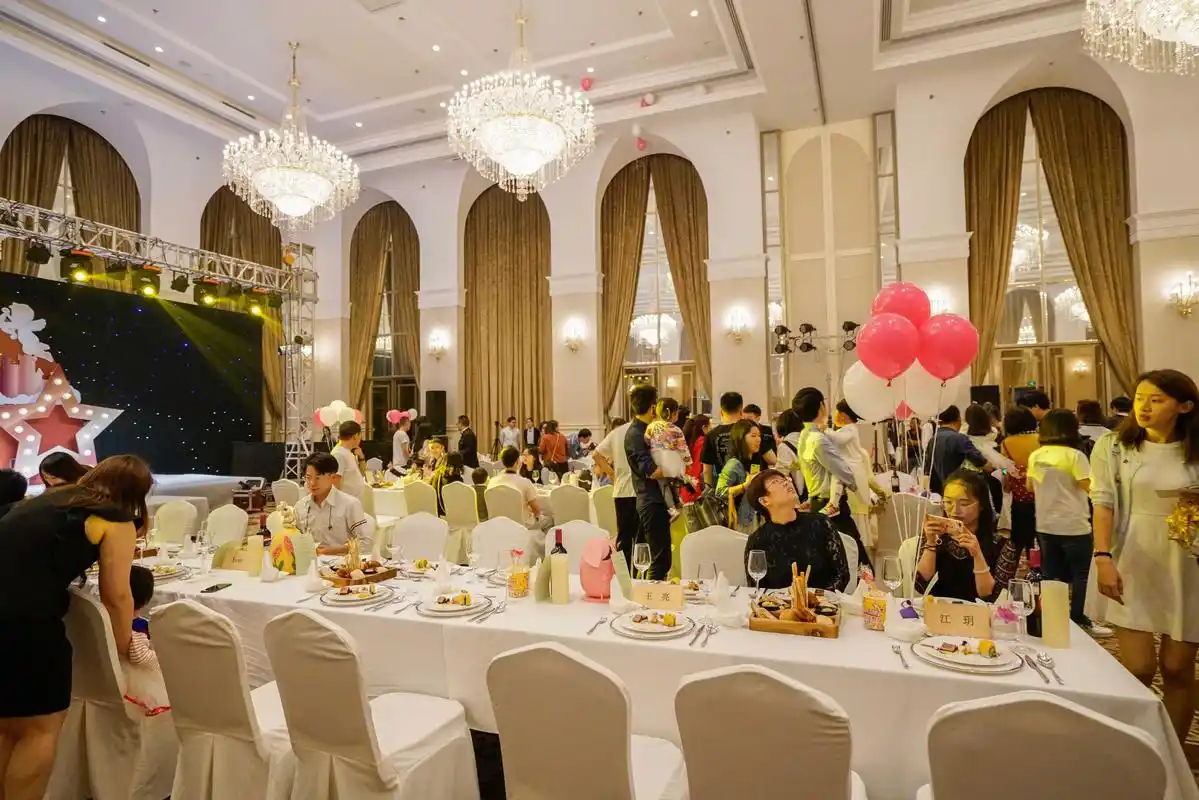 做一回真正的公主去安吉城堡酒店参加一场公主和王子的晚宴