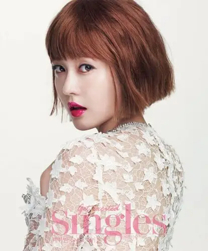 成宥利短发写真展现完美春妆