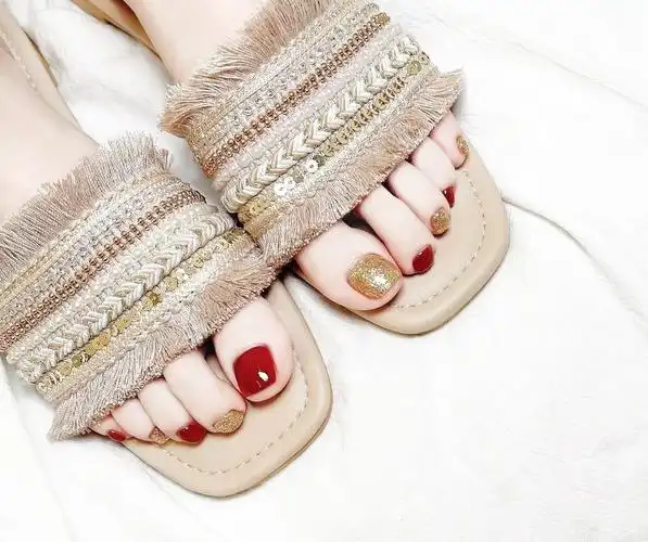 2021最新红色跳色脚趾甲美甲图